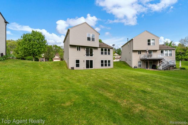907 Deer Valley Road, Holly Township, MI 48442