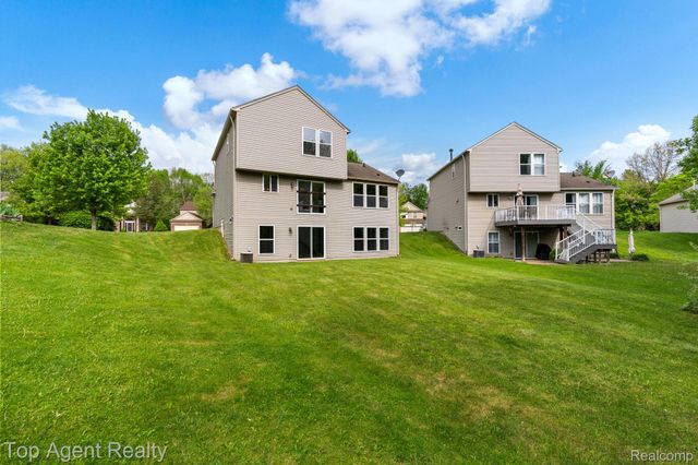 907 Deer Valley Road, Holly Township, MI 48442