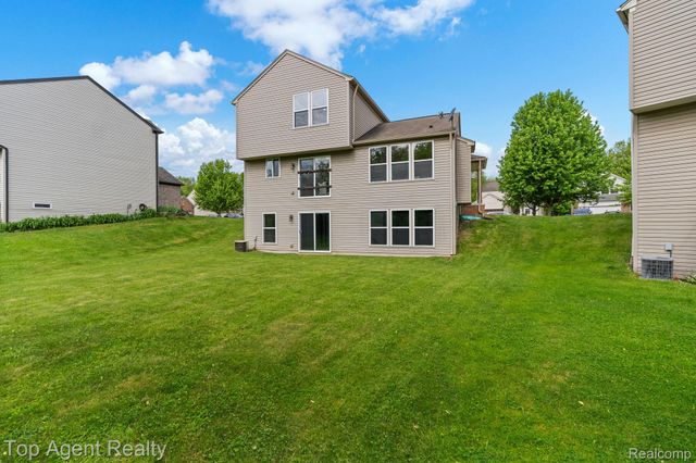 907 Deer Valley Road, Holly Township, MI 48442
