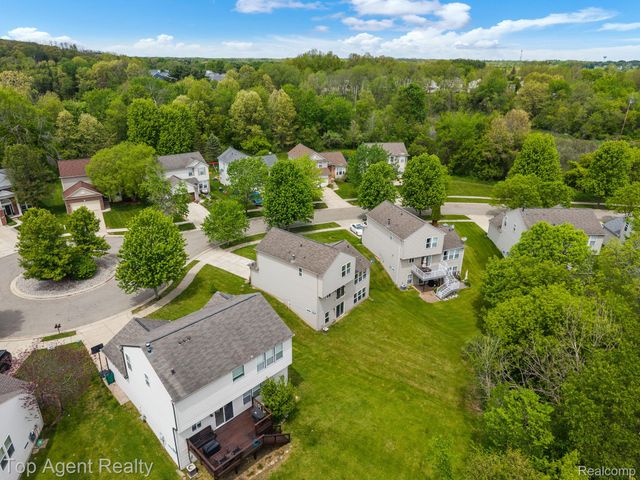 907 Deer Valley Road, Holly Township, MI 48442