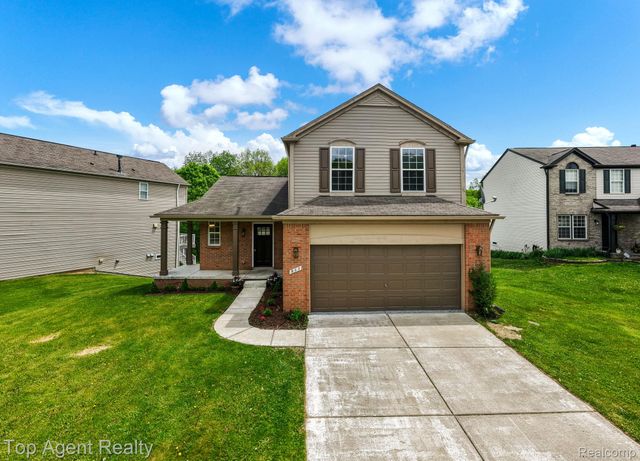 907 Deer Valley Road, Holly Township, MI 48442