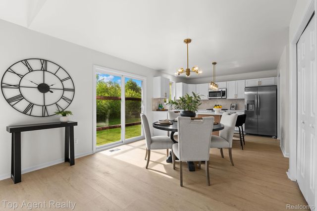907 Deer Valley Road, Holly Township, MI 48442
