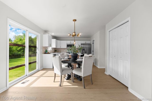 907 Deer Valley Road, Holly Township, MI 48442