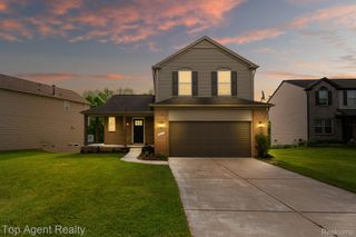 907 Deer Valley Road, Holly Township, MI 48442