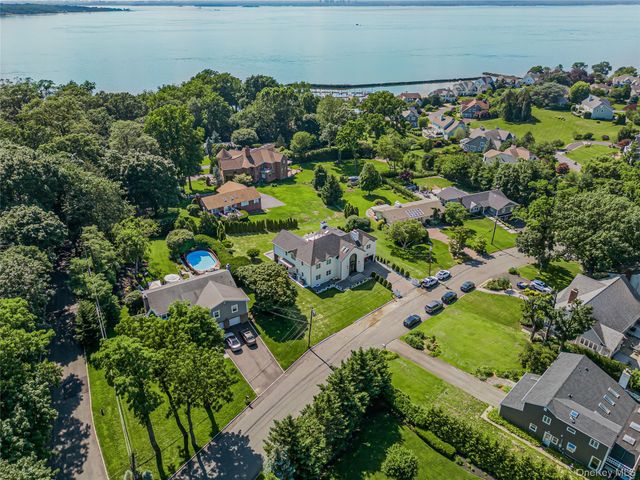 3 Fairview Lane, Glen Cove, NY 11542