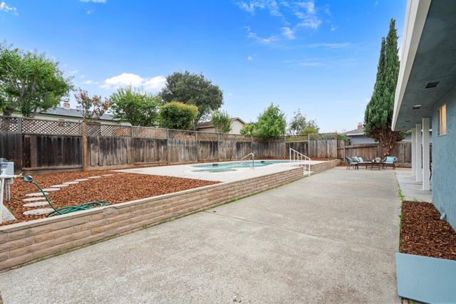 1941 Memorial Drive, Hollister, CA 95023