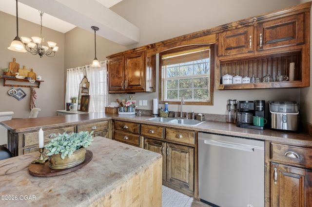 407 Hodge Drive, Carl Junction, MO 64834