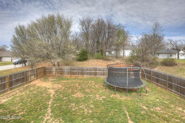 407 Hodge Drive, Carl Junction, MO 64834