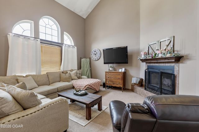 407 Hodge Drive, Carl Junction, MO 64834