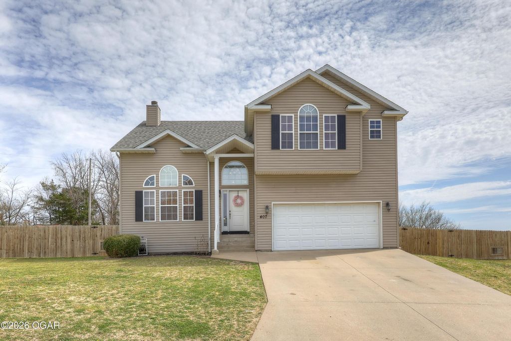 407 Hodge Drive, Carl Junction, MO 64834