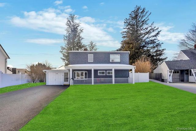 119 Scooter Lane, Hicksville, NY 11801