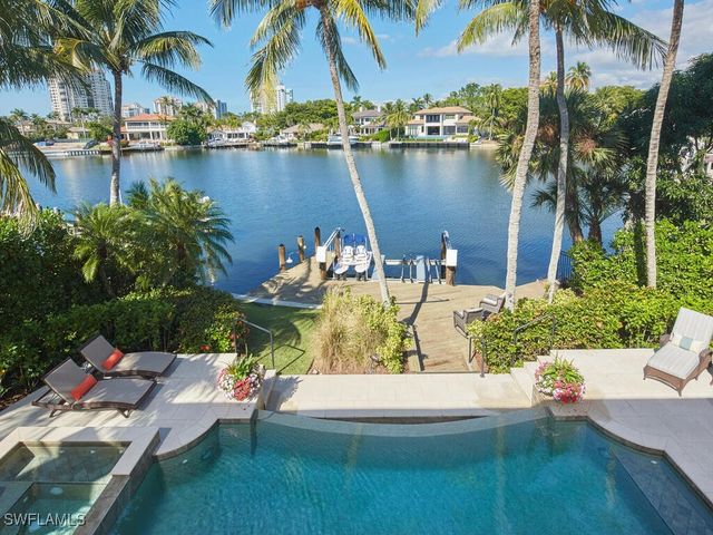 377 Pirates Bight, Naples, FL 34103