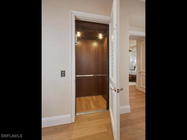 377 Pirates Bight, Naples, FL 34103