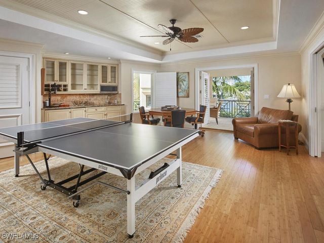377 Pirates Bight, Naples, FL 34103