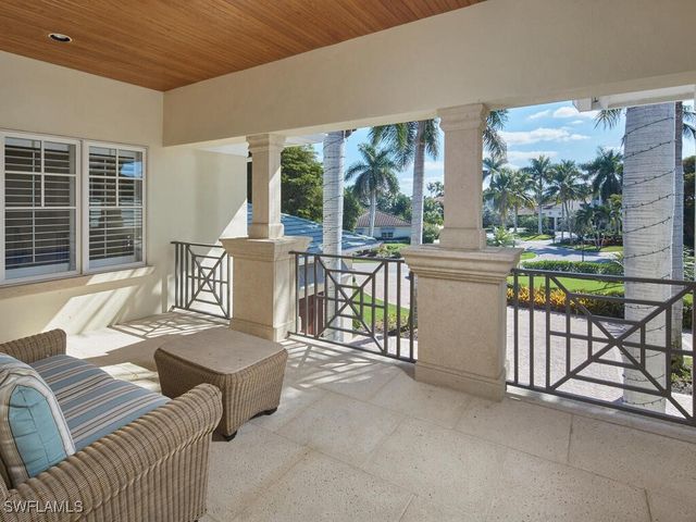 377 Pirates Bight, Naples, FL 34103