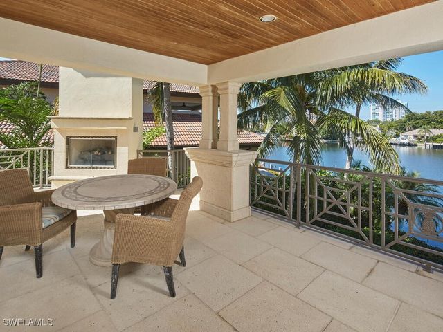 377 Pirates Bight, Naples, FL 34103