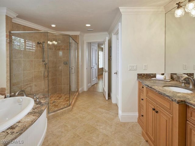 377 Pirates Bight, Naples, FL 34103