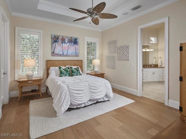 377 Pirates Bight, Naples, FL 34103