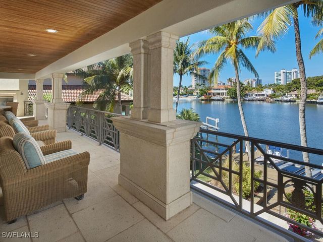 377 Pirates Bight, Naples, FL 34103