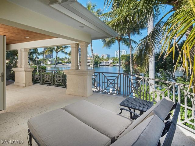 377 Pirates Bight, Naples, FL 34103