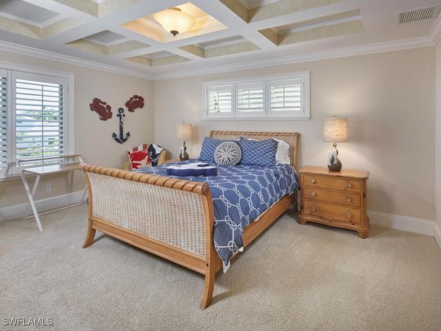 377 Pirates Bight, Naples, FL 34103