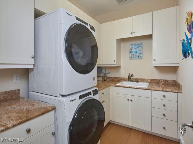 377 Pirates Bight, Naples, FL 34103