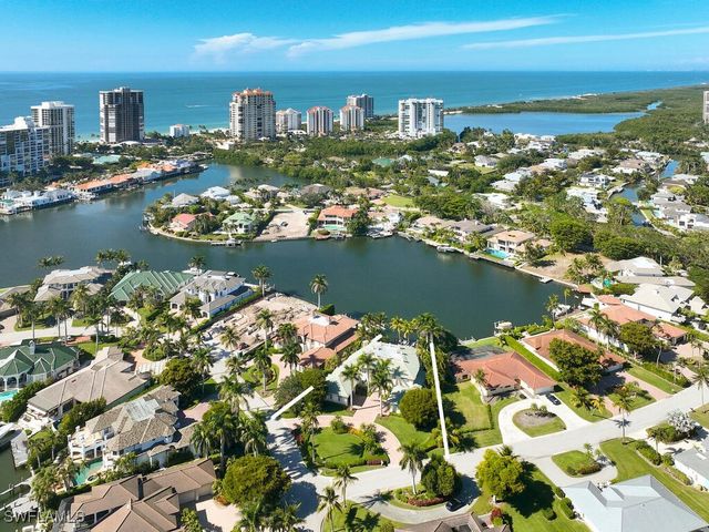377 Pirates Bight, Naples, FL 34103