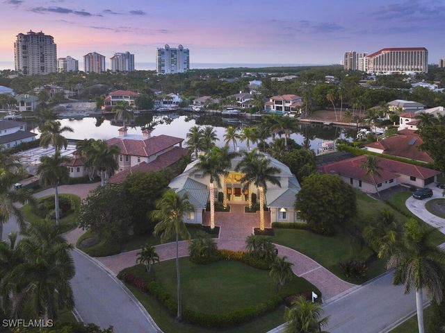 377 Pirates Bight, Naples, FL 34103