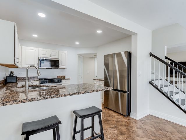 3721 Harms Road, Joliet, IL 60435