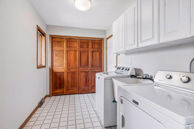 7748 W 99th Street, Bloomington, MN 55438