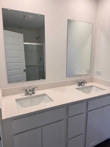 428 Lakeshore Court 428, St. Charles, IL 60174