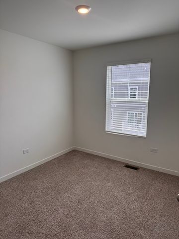 428 Lakeshore Court 428, St. Charles, IL 60174