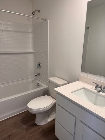 428 Lakeshore Court 428, St. Charles, IL 60174