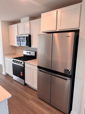 428 Lakeshore Court 428, St. Charles, IL 60174