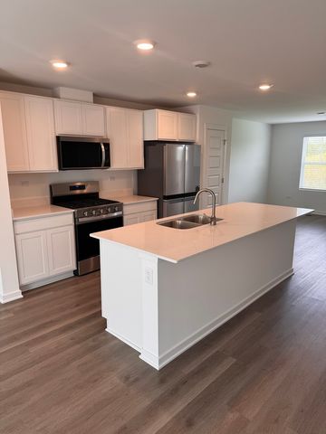 428 Lakeshore Court 428, St. Charles, IL 60174