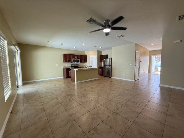 5234 Oakland Lake Circle, Fort Pierce, FL 34951