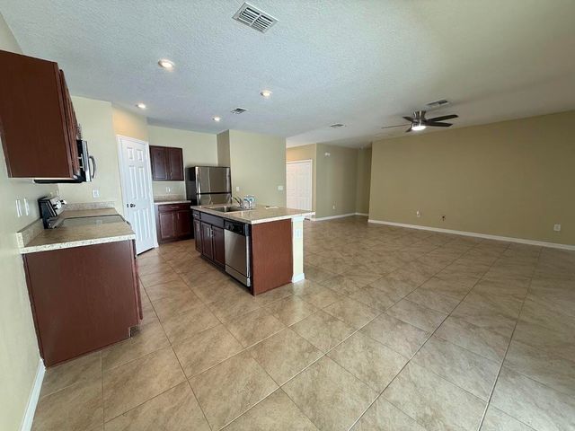 5234 Oakland Lake Circle, Fort Pierce, FL 34951