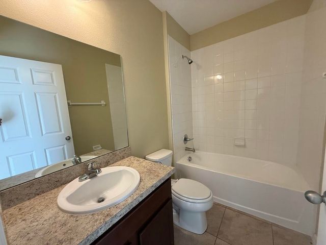 5234 Oakland Lake Circle, Fort Pierce, FL 34951