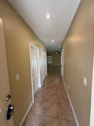 5234 Oakland Lake Circle, Fort Pierce, FL 34951