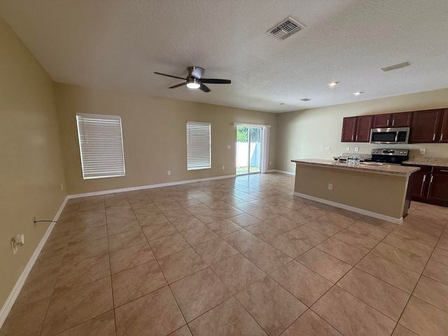 5234 Oakland Lake Circle, Fort Pierce, FL 34951