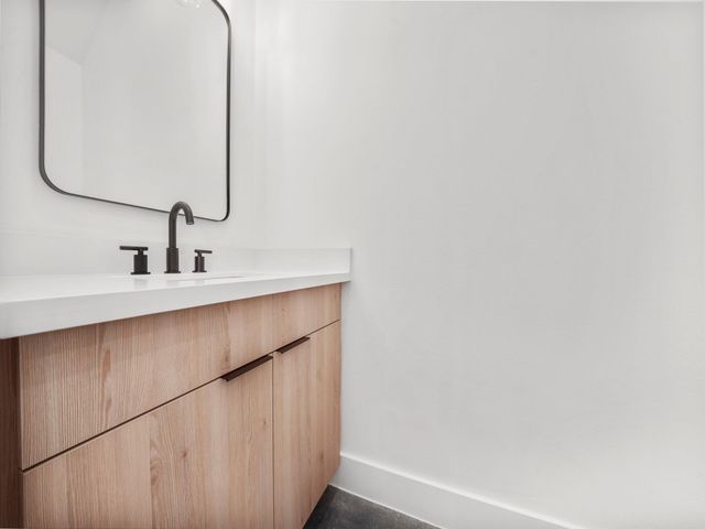 7033 Avenue N, Houston, TX 77011