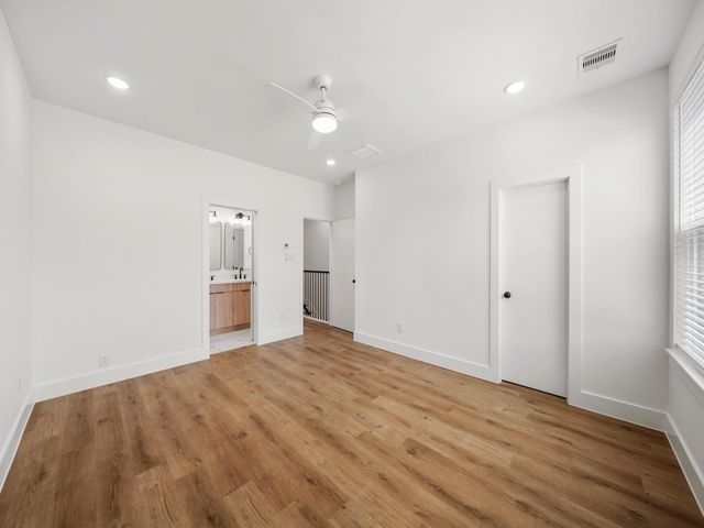 7033 Avenue N, Houston, TX 77011