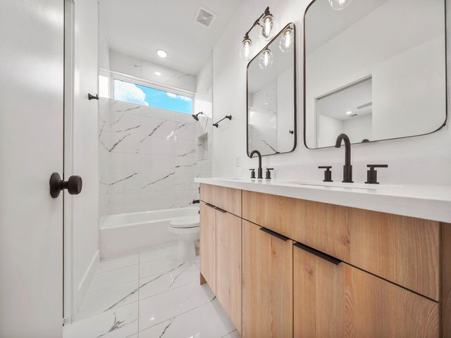 7033 Avenue N, Houston, TX 77011