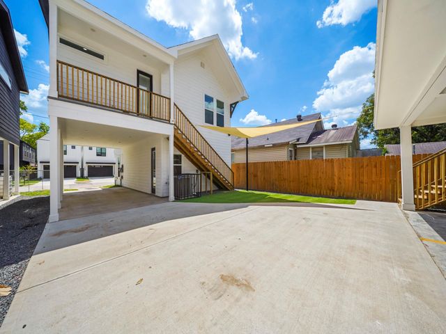 7033 Avenue N, Houston, TX 77011