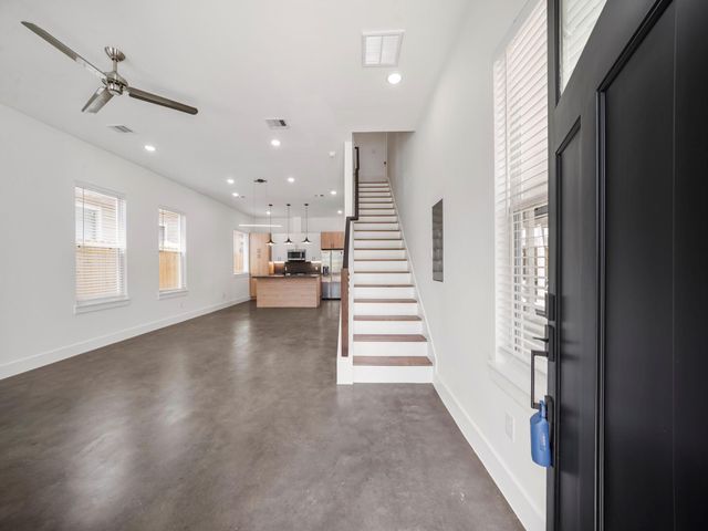 7033 Avenue N, Houston, TX 77011