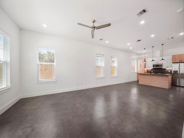 7033 Avenue N, Houston, TX 77011