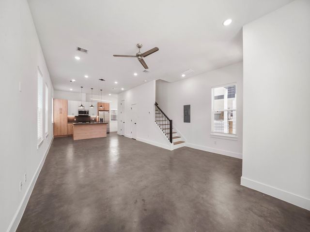 7033 Avenue N, Houston, TX 77011