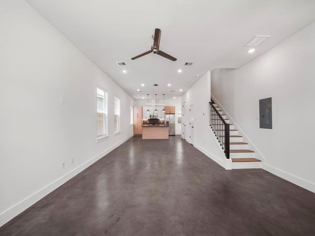 7033 Avenue N, Houston, TX 77011