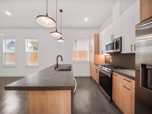 7033 Avenue N, Houston, TX 77011