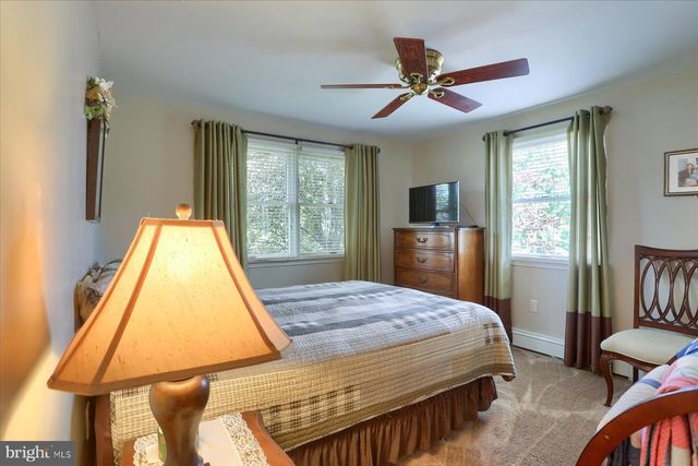 1009 COPPER CREEK DR, Mechanicsburg, PA 17050